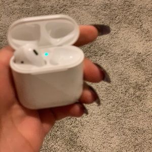 AirPod Gen 2